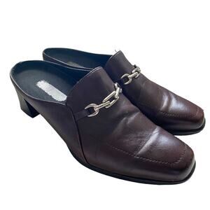 MUNRO Women's Size 9M Ginger Dark Cherry Kid Mules Heel Metal Chain Accent